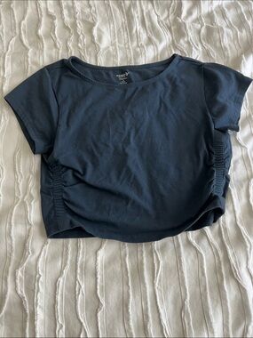 Old Navy Navy Short-Sleeve Ruched Side Athletic Crop Top